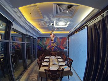 Crown Tower Hotel 2*