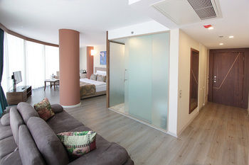 Forum Suite Hotel 0*