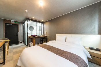 Restia Hotel Suwon Station 3*