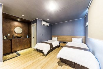Restia Hotel Suwon Station 3*