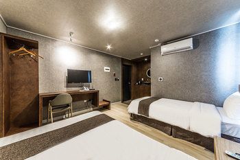 Restia Hotel Suwon Station 3*