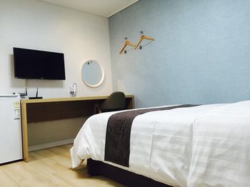 Restia Hotel Suwon Station 3*
