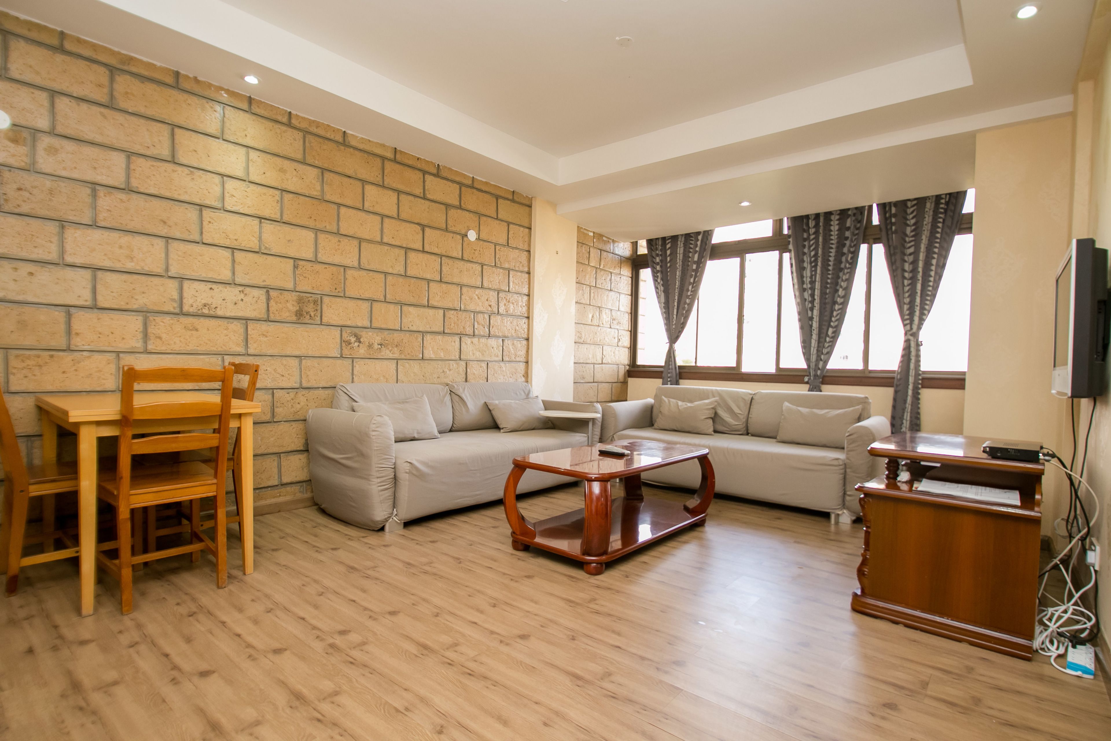 Kates Apartments 3*