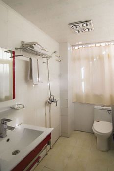 Home Inn China Inn Hotel (Xianyang Airport) 2*