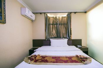 Home Inn China Inn Hotel (Xianyang Airport) 2*