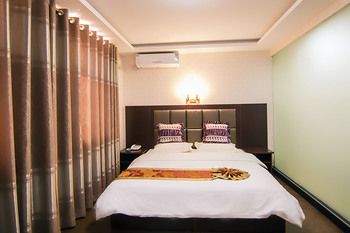 Home Inn China Inn Hotel (Xianyang Airport) 2*