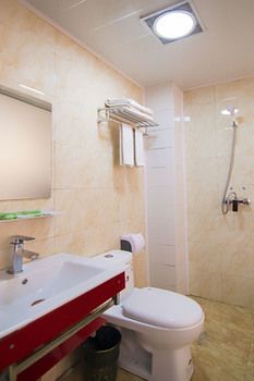 Home Inn China Inn Hotel (Xianyang Airport) 2*