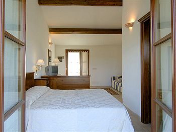 Villaggio Albergo Le Macerine 3*