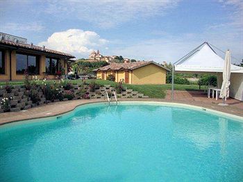 Villaggio Albergo Le Macerine 3*