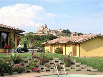 Villaggio Albergo Le Macerine 3*