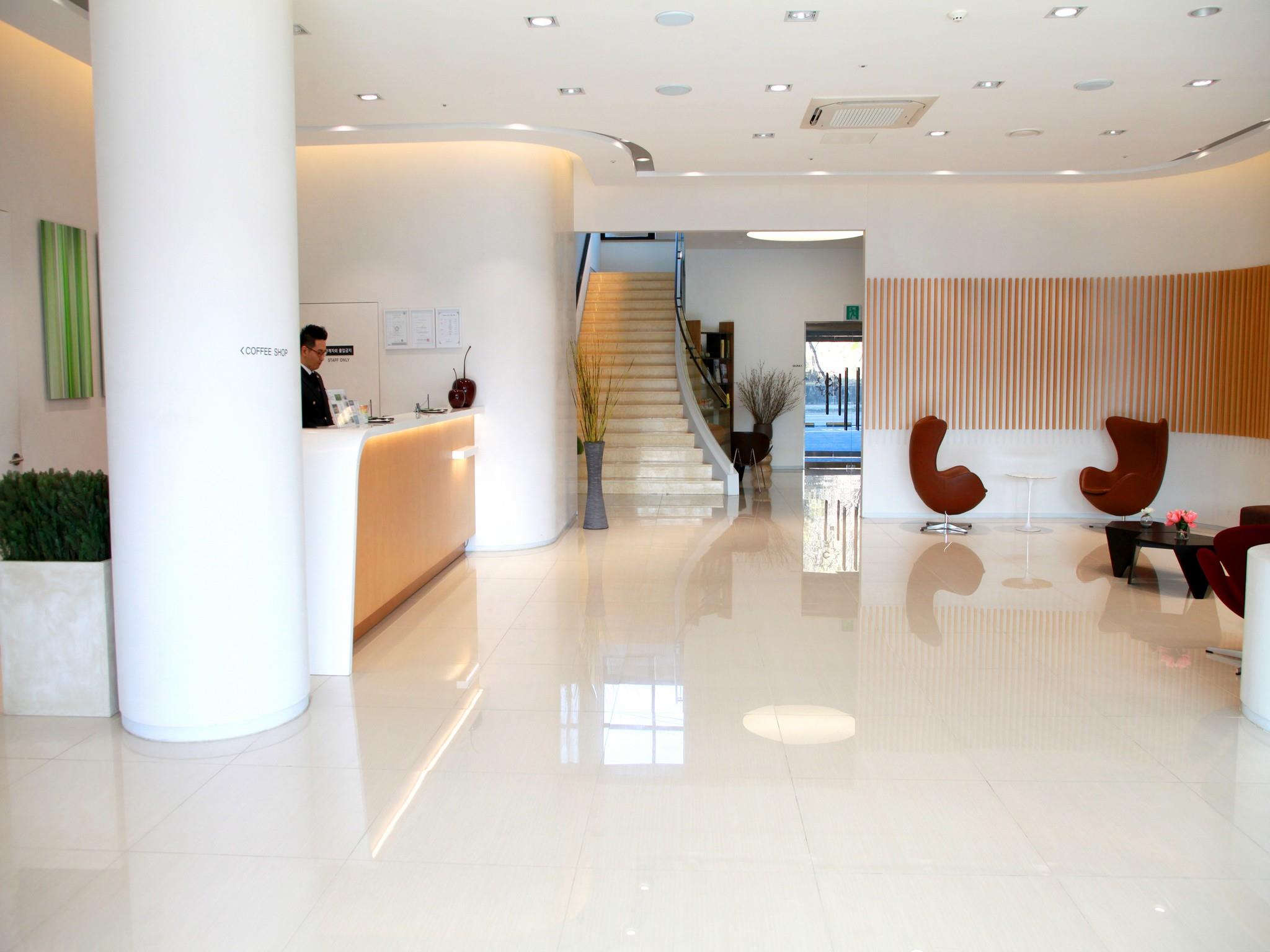 Crown Hotel Changwon 3*
