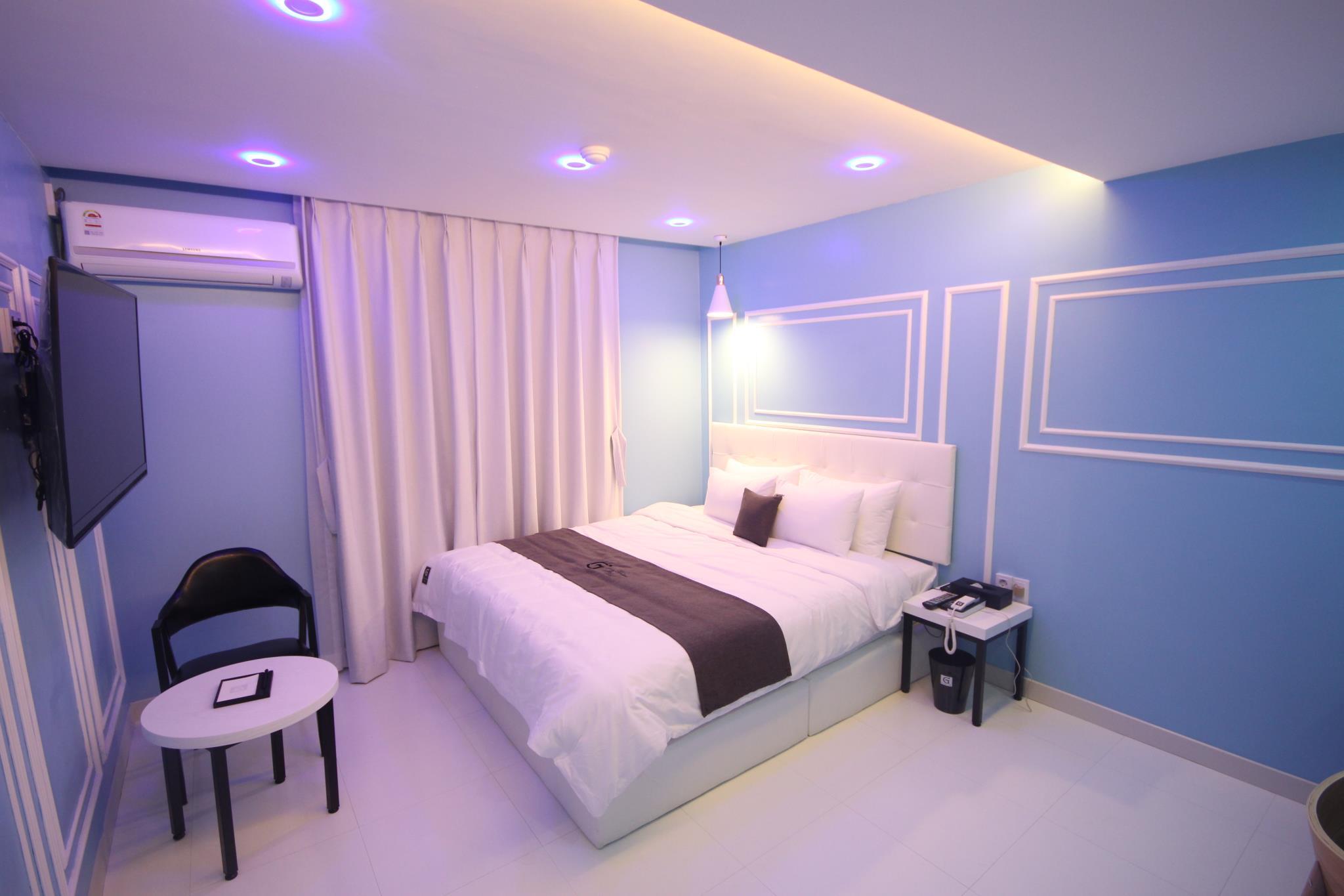 Gray Hotel 2*