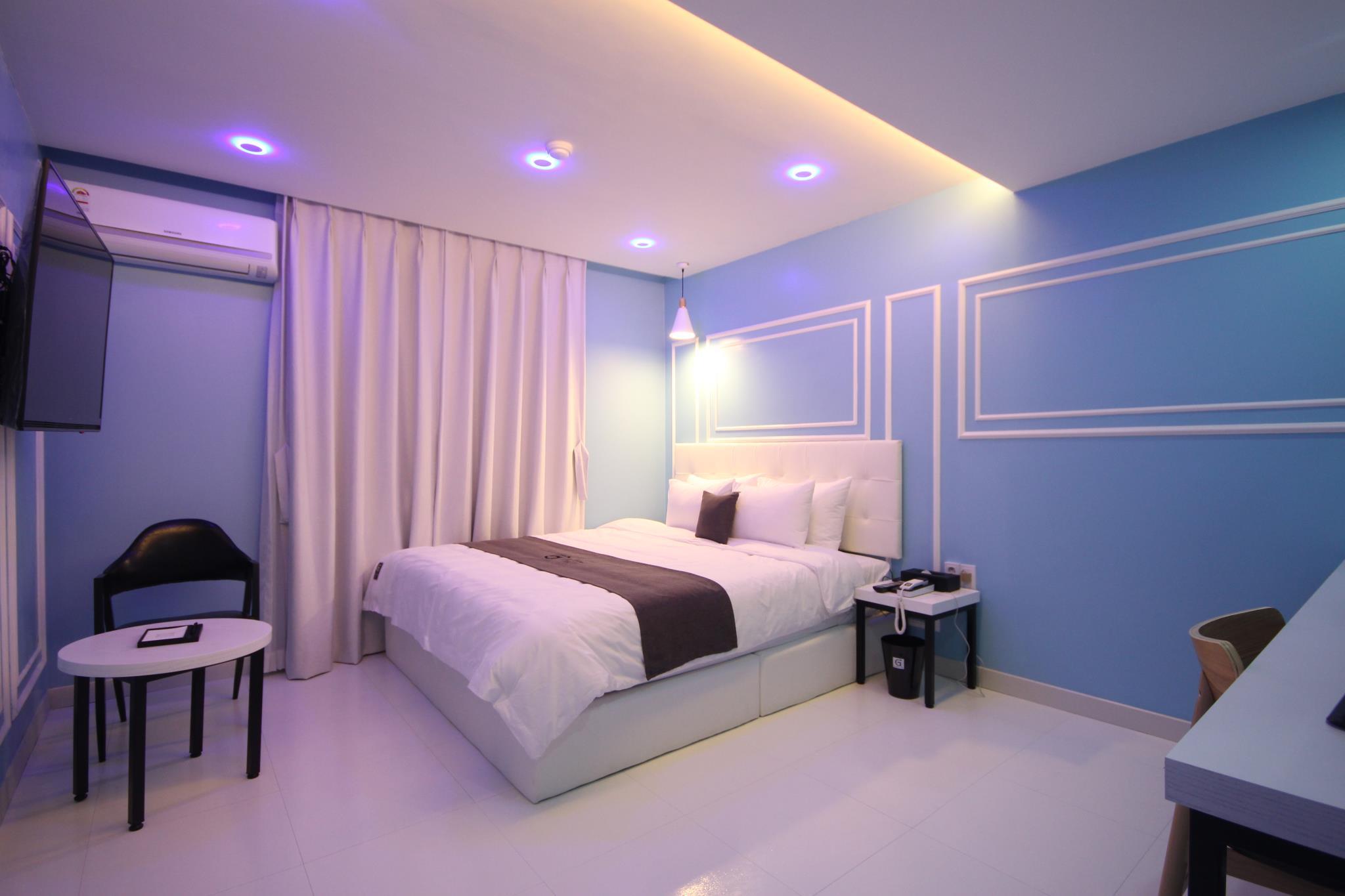 Gray Hotel 2*