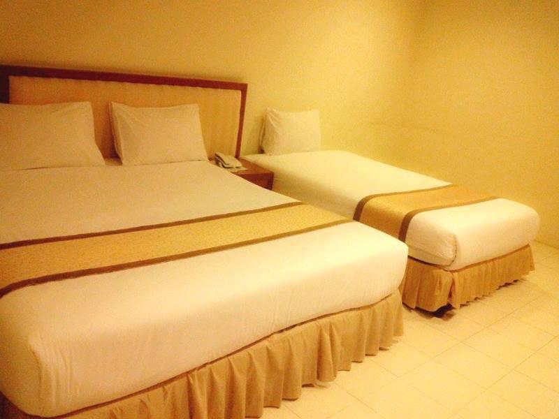 Phromsuk Hotel Ayutthaya 2*