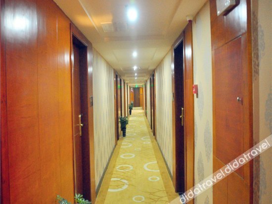Weiyi Fengshang Hotel (Zhangjiajie Railway Station) 2*