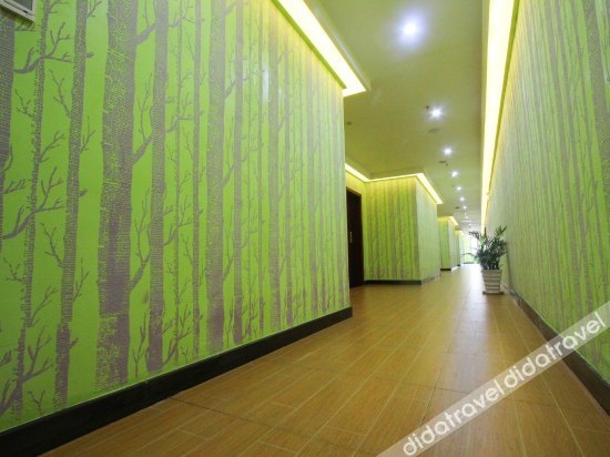 Weiyi Fengshang Hotel (Zhangjiajie Railway Station) 2*