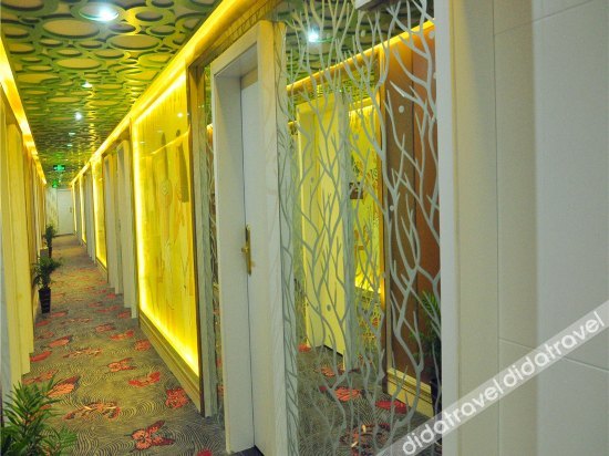 Weiyi Fengshang Hotel (Zhangjiajie Railway Station) 2*