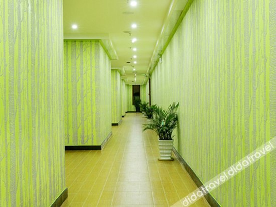 Weiyi Fengshang Hotel (Zhangjiajie Railway Station) 2*