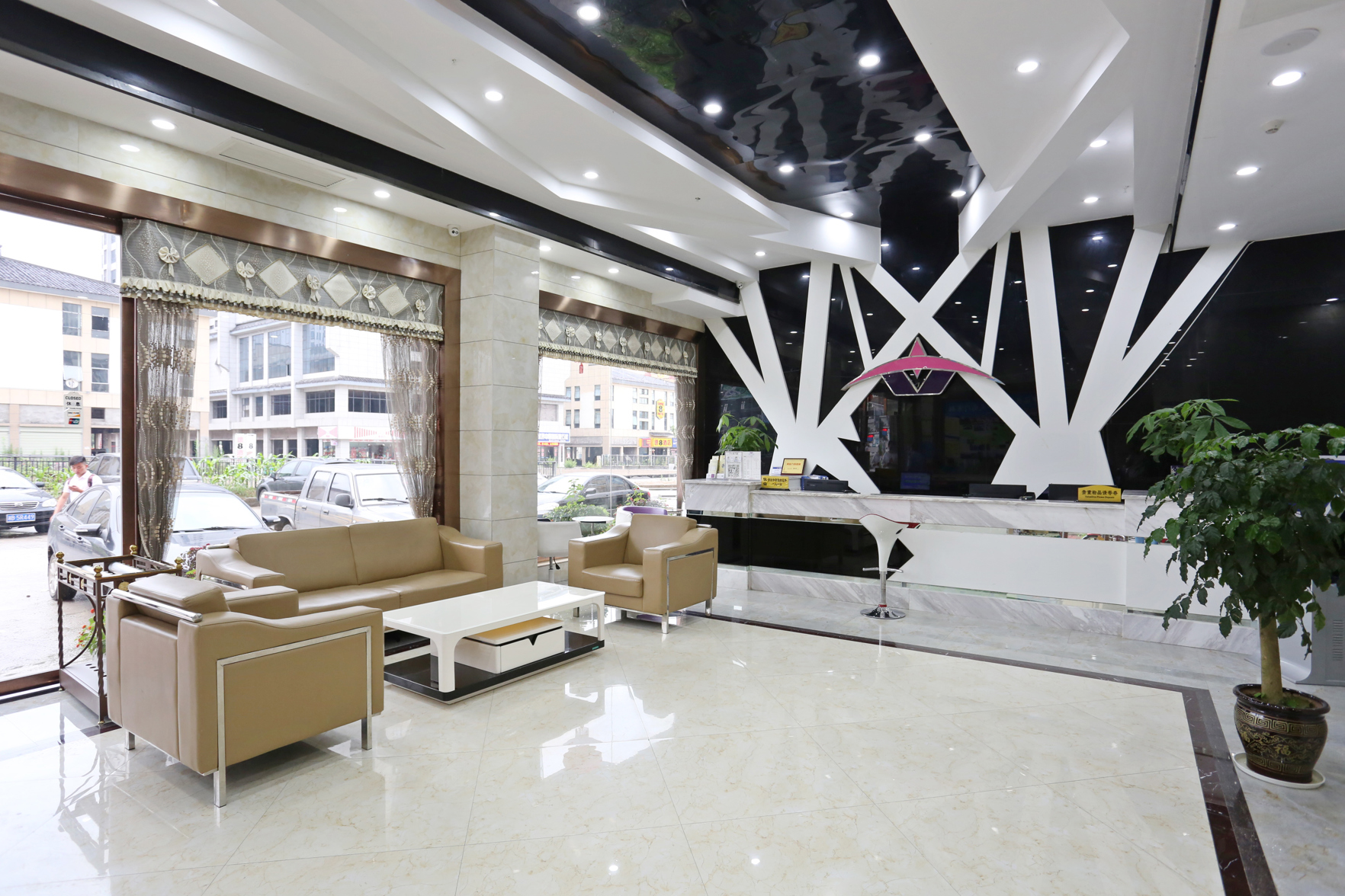 Weiyi Fengshang Hotel (Zhangjiajie Railway Station) 2*