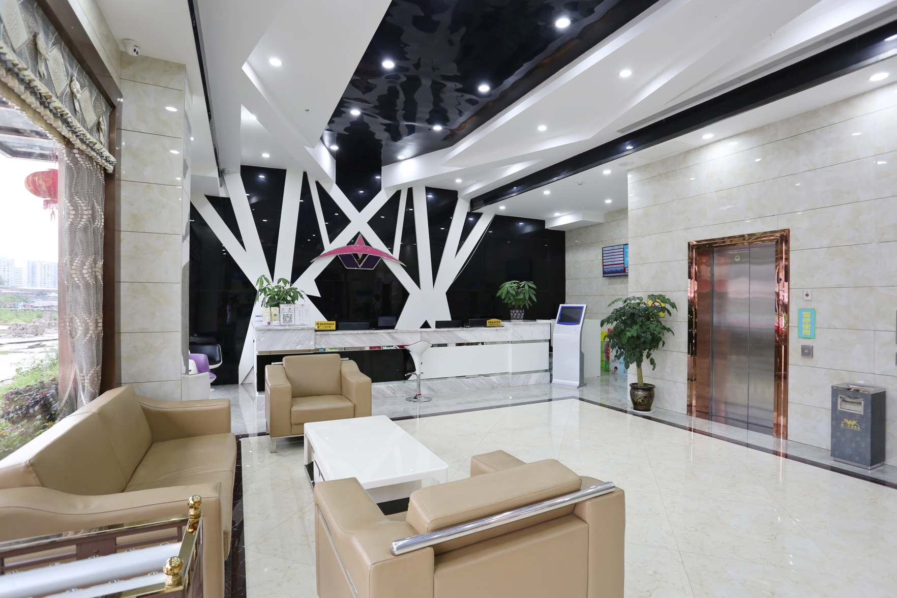 Weiyi Fengshang Hotel (Zhangjiajie Railway Station) 2*