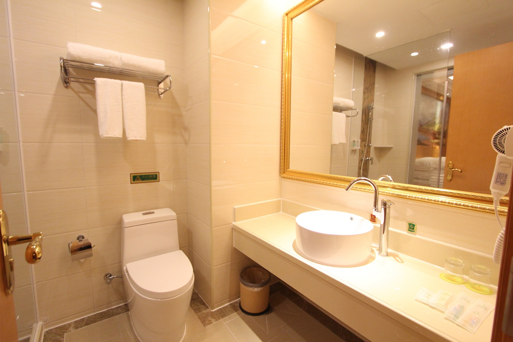 Vienna International Hotel (Foshan Zumiao Zhangcha Branch) 3*