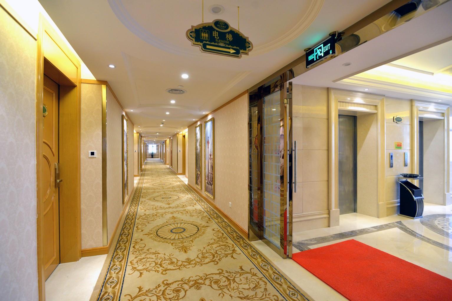 Vienna International Hotel (Qinzhou North District Government High Speed Railway Station) 3*