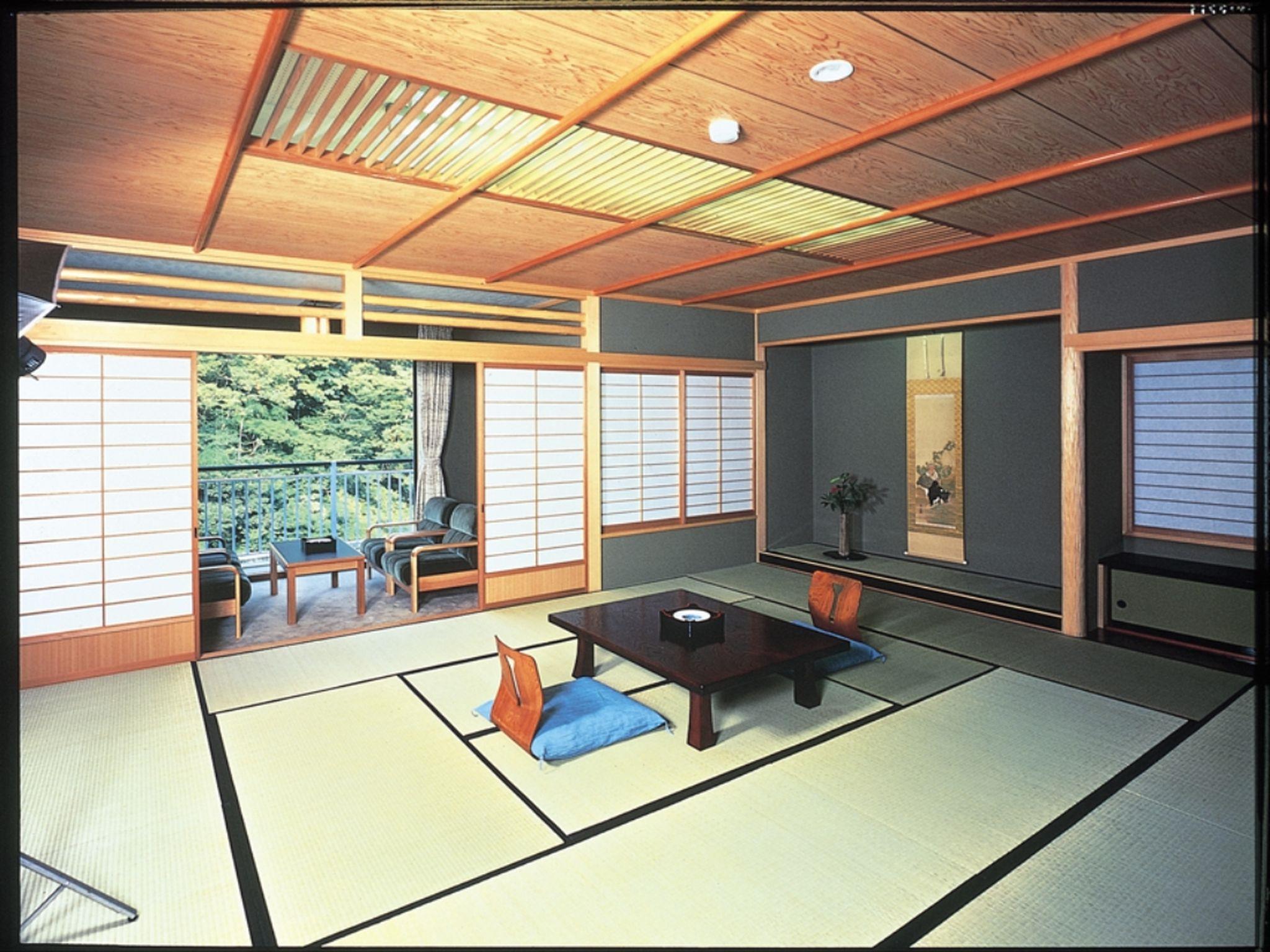 Yamanaka Onsen Shirasagiyu Tawaraya 3*