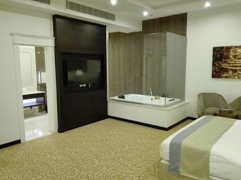 Diamond Hotel 4*