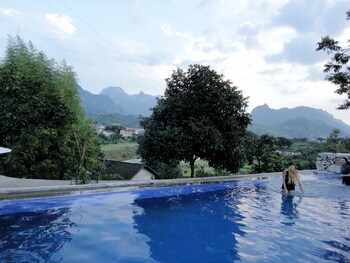 Bantianju Hostel 2*
