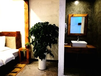 Bantianju Hostel 2*