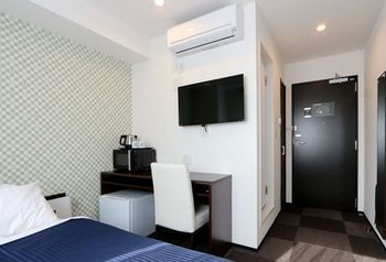 HOTEL LiVEMAX Yokohama Kannai Ekimae 2*