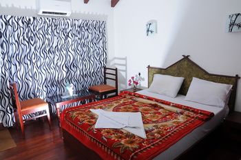 Cosy Houseboats 3*