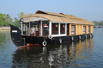Cosy Houseboats 3*