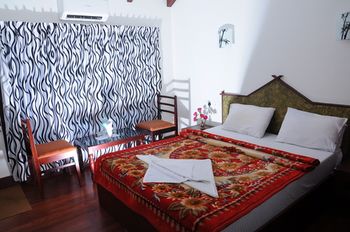 Cosy Houseboats 3*