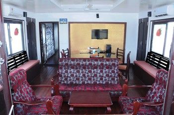 Cosy Houseboats 3*