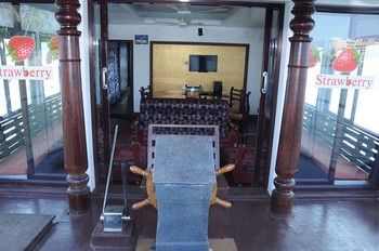 Cosy Houseboats 3*