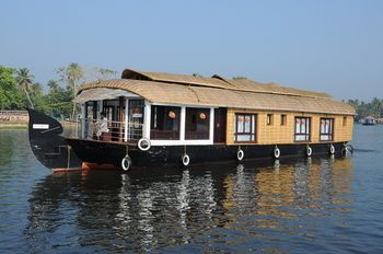 Cosy Houseboats 3*