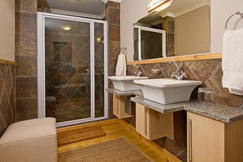 Whale Away Guest House 4*