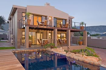 Whale Away Guest House 4*