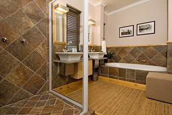 Whale Away Guest House 4*