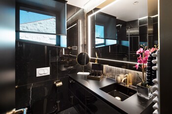 Posh Residence Luxury Suites 5*