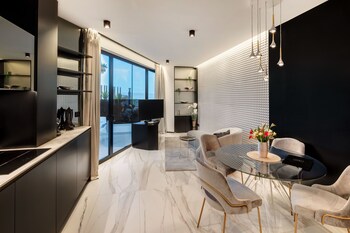 Posh Residence Luxury Suites 5*