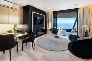 Posh Residence Luxury Suites 5*