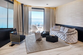 Posh Residence Luxury Suites 5*