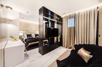 Posh Residence Luxury Suites 5*