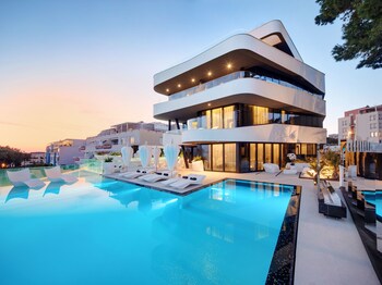 Posh Residence Luxury Suites 5*