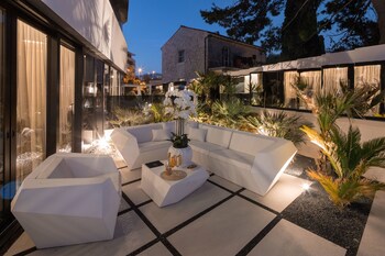 Posh Residence Luxury Suites 5*