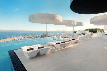 Posh Residence Luxury Suites 5*