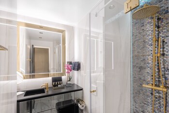 Posh Residence Luxury Suites 5*