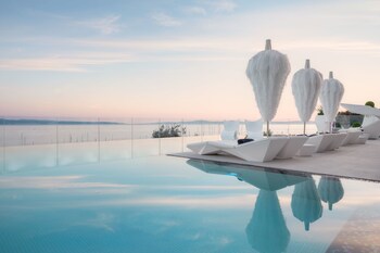 Posh Residence Luxury Suites 5*